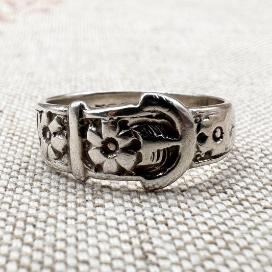 Silver buckle ring with floral detail, hallmarked Birmingham 1977, size M (US 6.25)