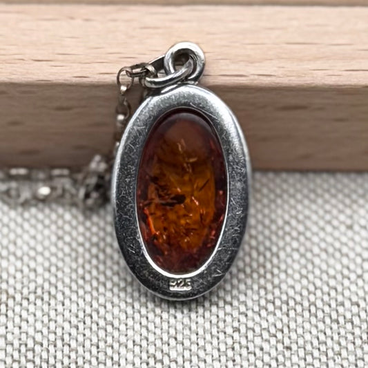 Amber necklace – oval cabochon