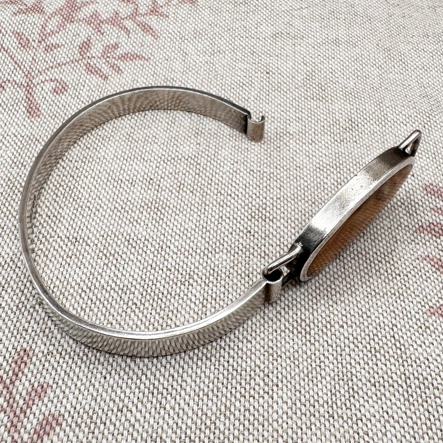 Silver banded agate bangle, hallmarked Sheffield 1978