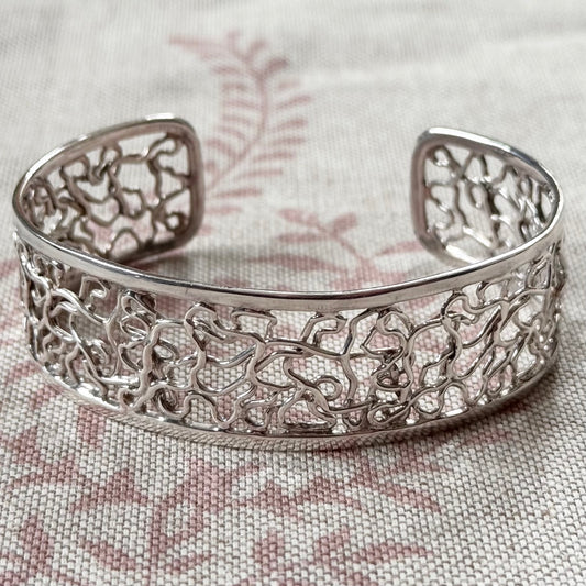 Exquisite squiggly wire bangle – hallmarked by IBB London