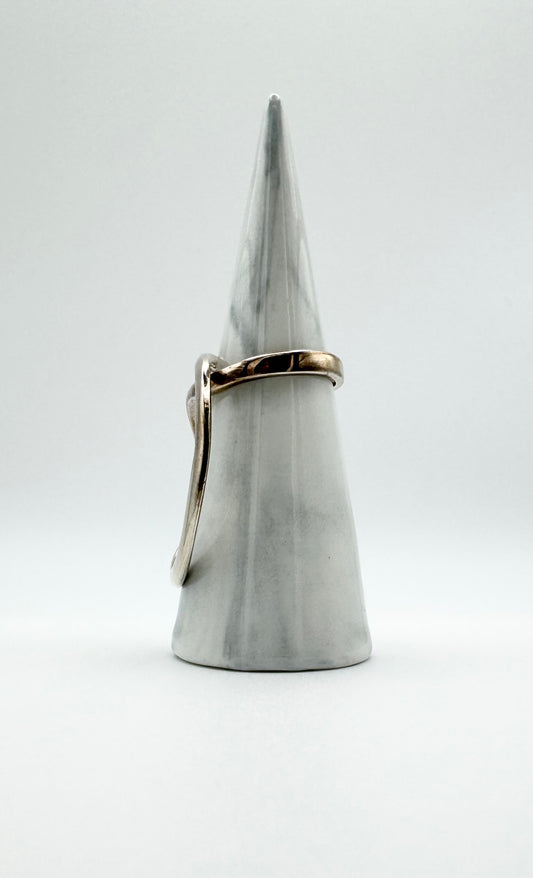 Circular abstract ring, size L/5.5