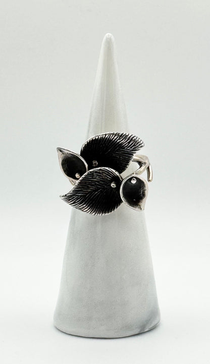Double leaf ring, size J/4.5