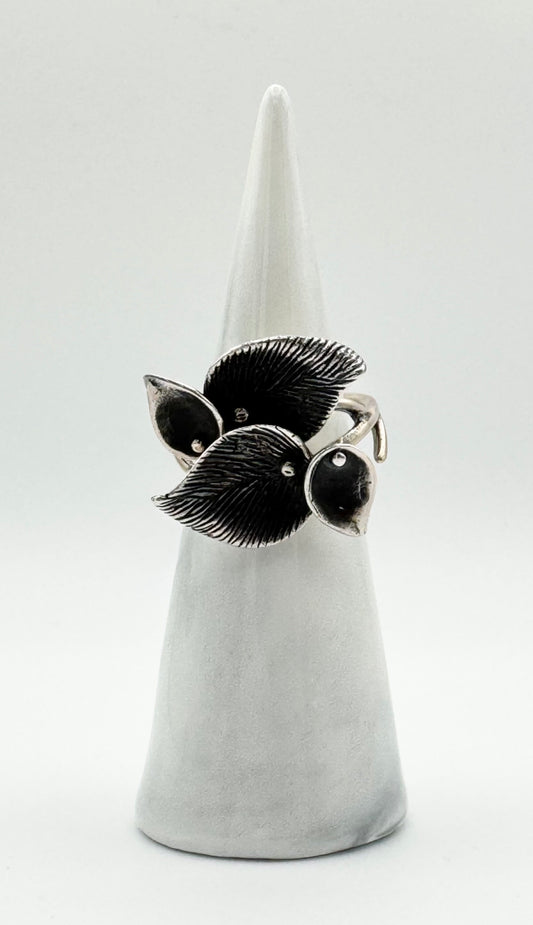 Double leaf ring, size J/4.5