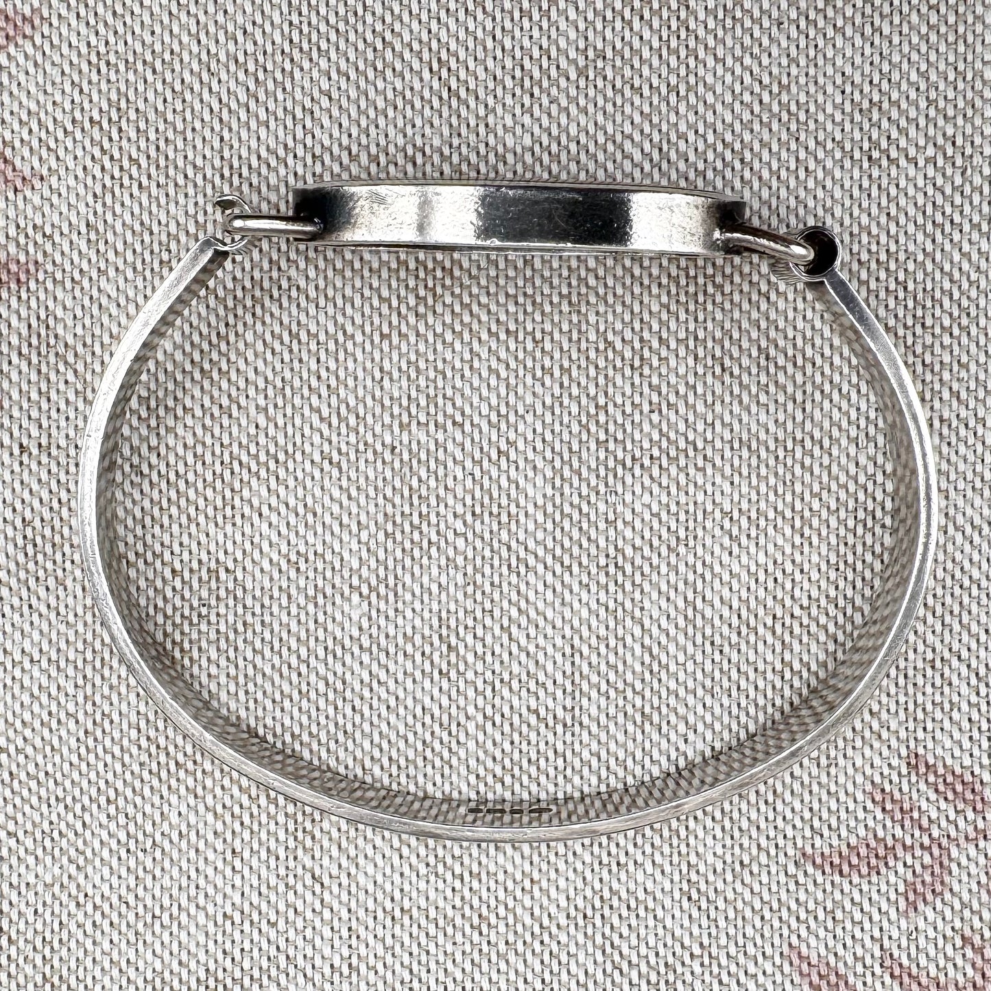 Silver banded agate bangle, hallmarked Sheffield 1978