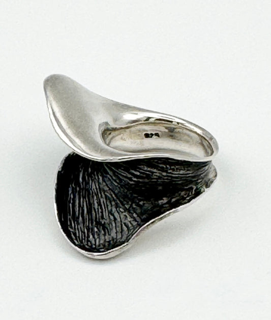 Modernist abstract ring, size T/9.5