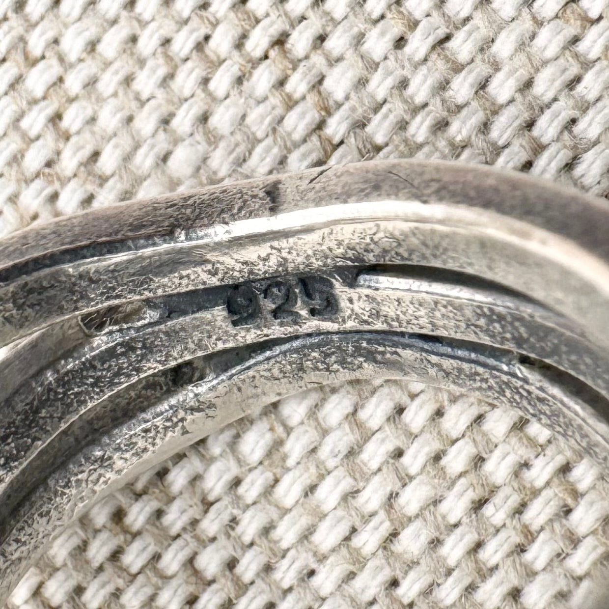 Vintage swirl ring with ball detailing, size I/4