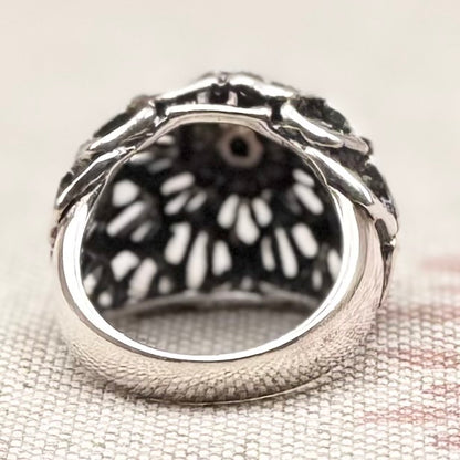 Dome floral ring with central flower and leaf detailing, size M.5/6.5
