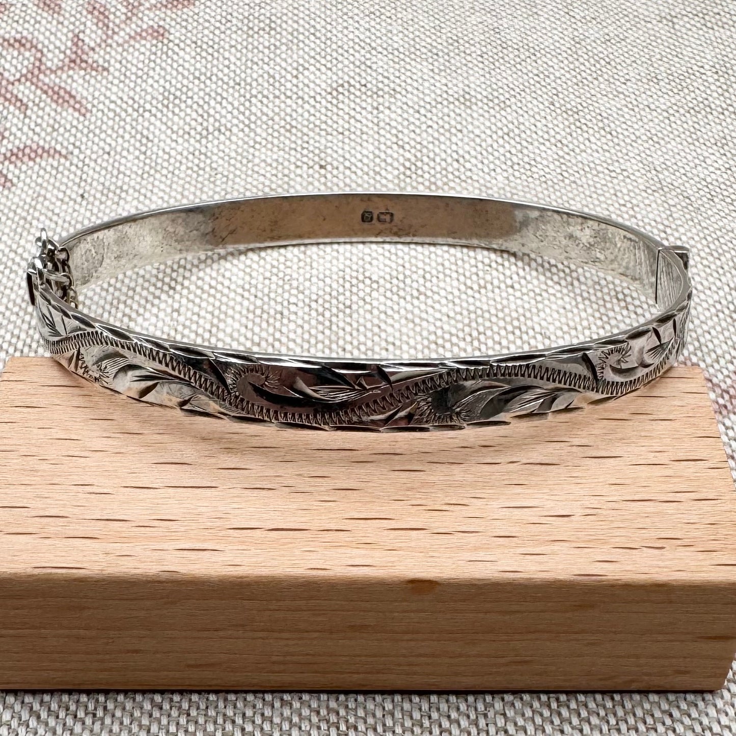 Silver hinged bangle, hallmarked Birmingham 1990