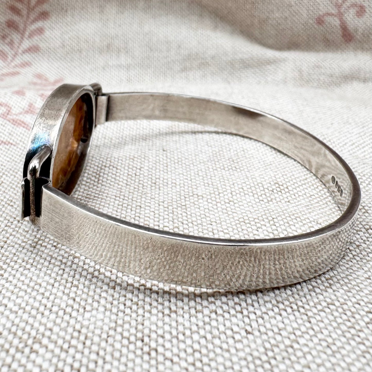 Silver banded agate bangle, hallmarked Sheffield 1978