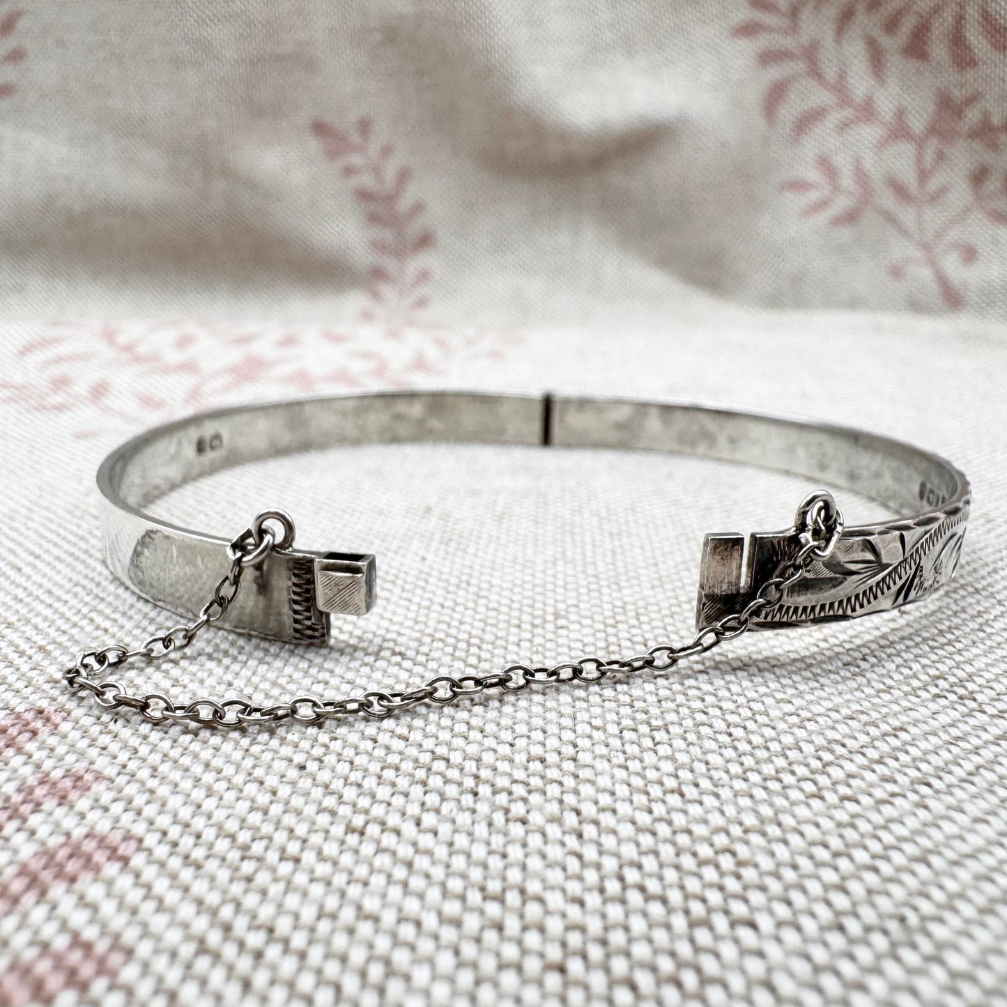 Silver hinged bangle, hallmarked Birmingham 1990