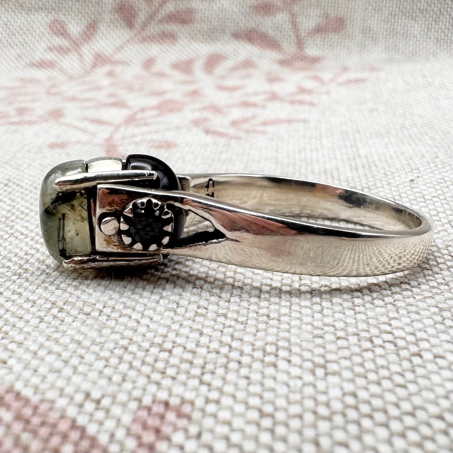 Spinner ring with moss agate & black onyx, size T/9.5