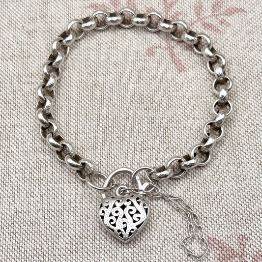 Silver belcher bracelet with heart-shaped lock