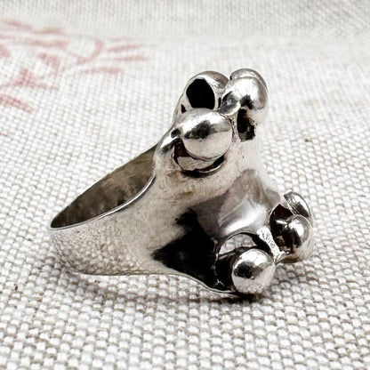 Silver band ring with raised bead detailing, size M (US 6)