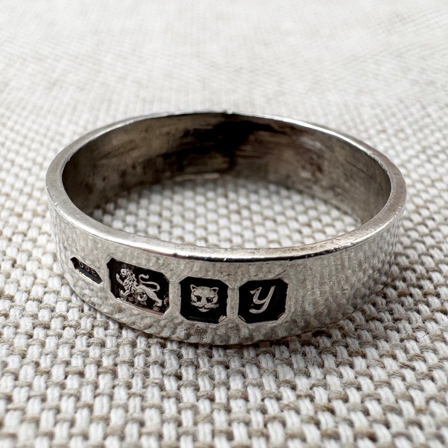 Silver hallmarked band ring, London 1998, size O (US 7.25)