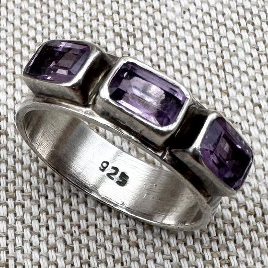 Amethyst ring – triple stone design, size L.5/6