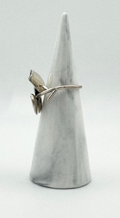 Double leaf ring, size J/4.5