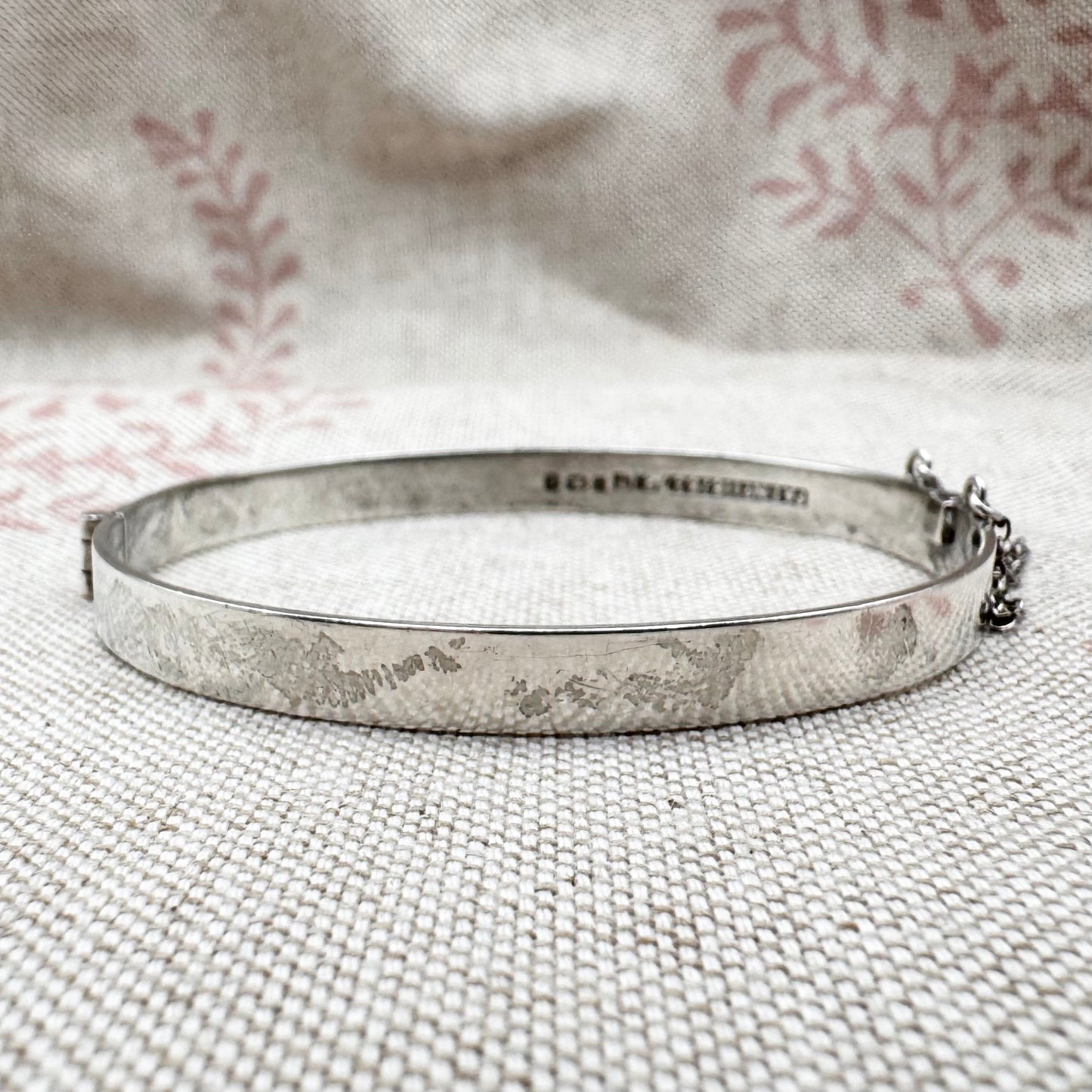 Silver hinged bangle, hallmarked Birmingham 1990