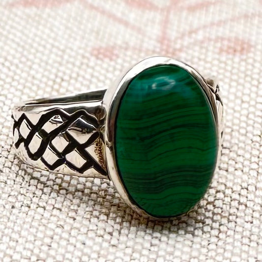 Malachite ring - criss-cross design band, size P/7.5
