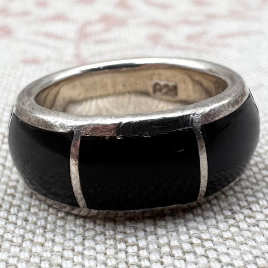 Onyx ring, size J/4.5