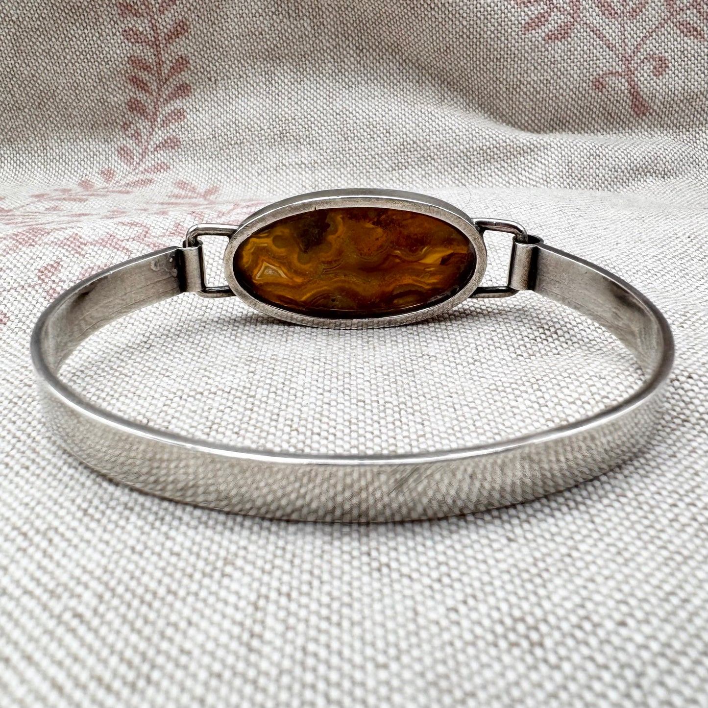 Silver banded agate bangle, hallmarked Sheffield 1978
