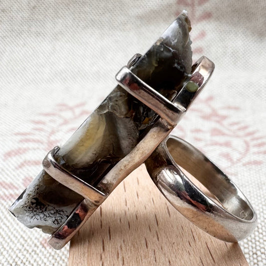 Black & white agate geode ring – statement crystal slice, size M/6
