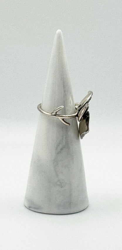 Double leaf ring, size J/4.5