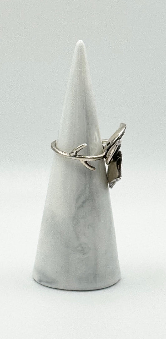 Double leaf ring, size J/4.5