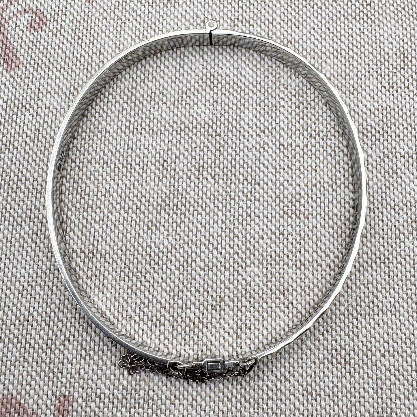 Silver hinged bangle, hallmarked Birmingham 1990
