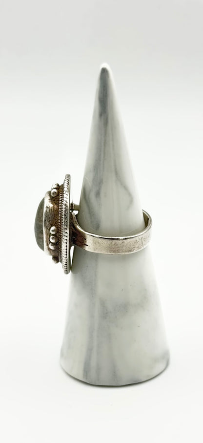 Moonstone ring - ethereal beauty in every light, size P.5/8