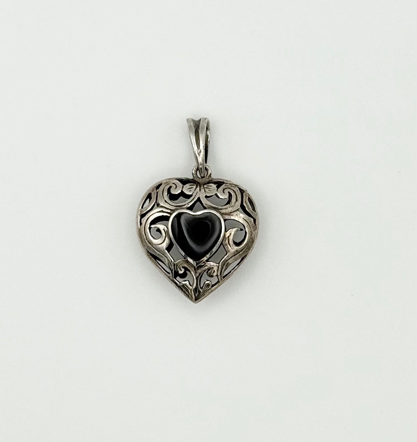 Black onyx heart pendant