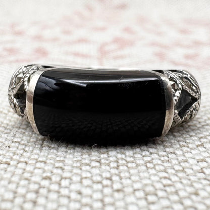 Onyx and marcasite ring, size K/5
