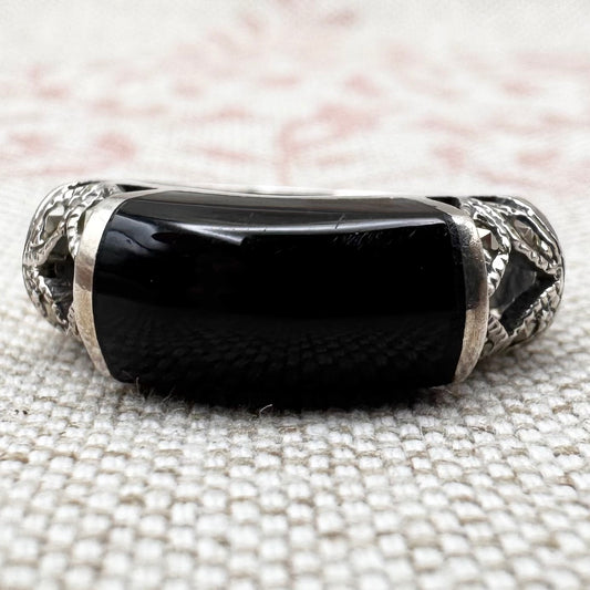 Onyx and marcasite ring, size K/5