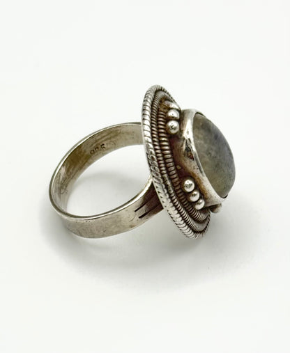 Moonstone ring - ethereal beauty in every light, size P.5/8