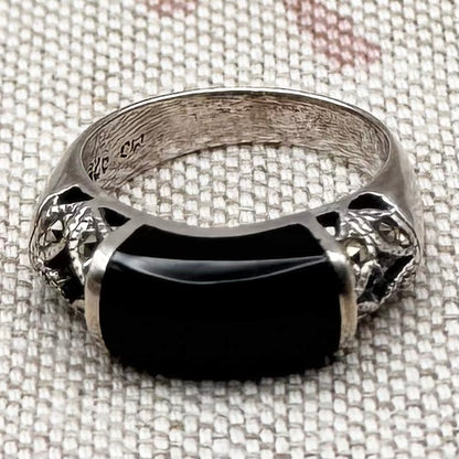 Onyx and marcasite ring, size K/5