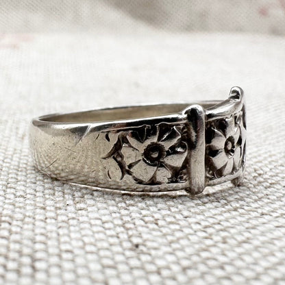 Silver buckle ring with floral detail, hallmarked Birmingham 1977, size M (US 6.25)