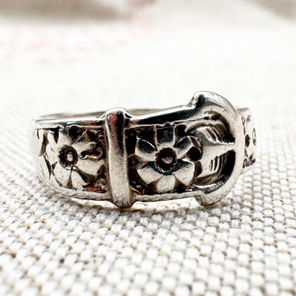 Silver buckle ring with floral detail, hallmarked Birmingham 1977, size M (US 6.25)