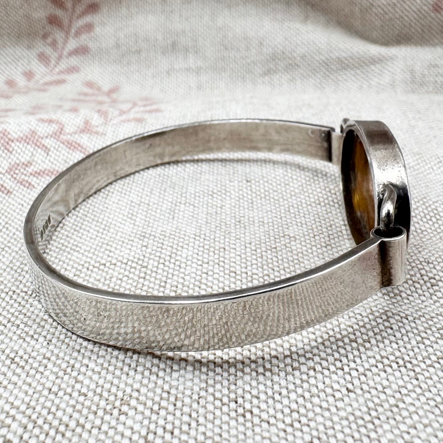 Silver banded agate bangle, hallmarked Sheffield 1978