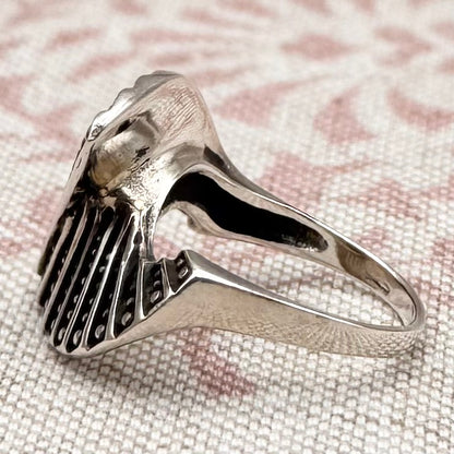 Fan-inspired statement ring – minimalist geometric design, size P/7