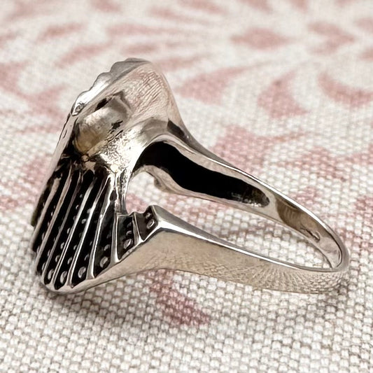 Fan-inspired statement ring – minimalist geometric design, size P/7