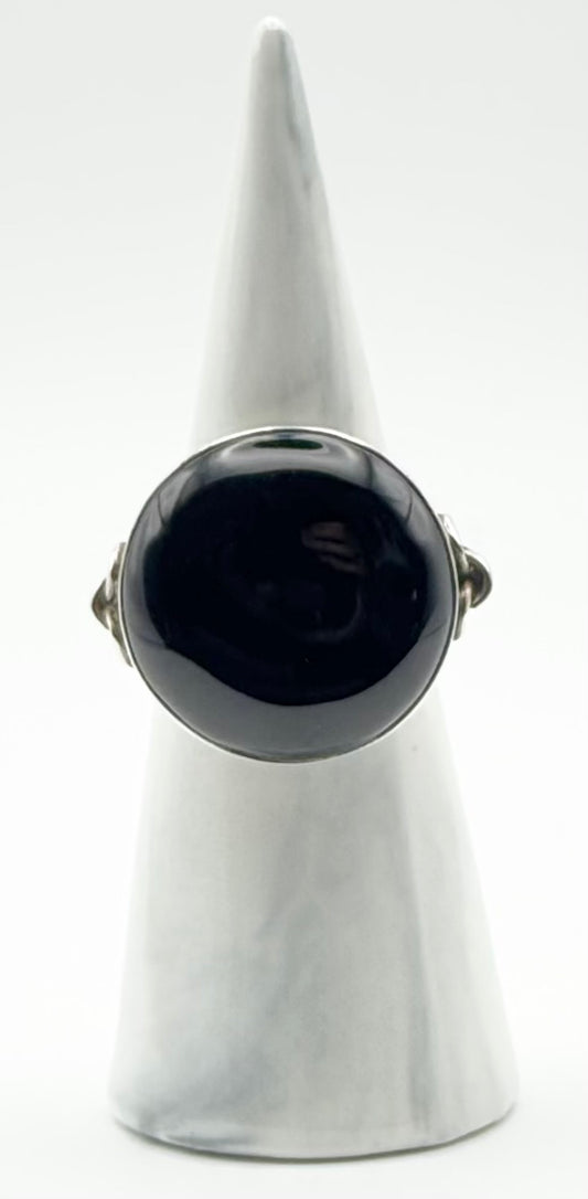 Classic black onyx ring – sleek vintage design, size N/6.5