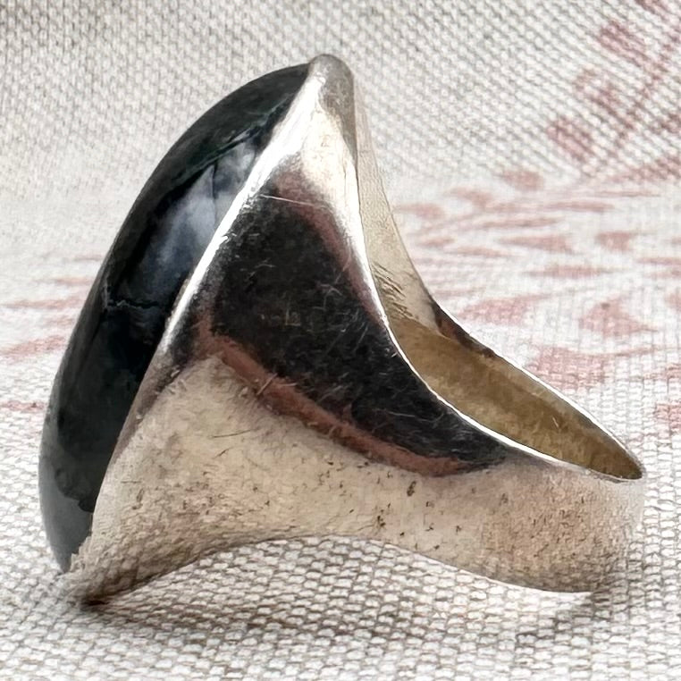 Moss agate ring, London 1975, size P/7.5