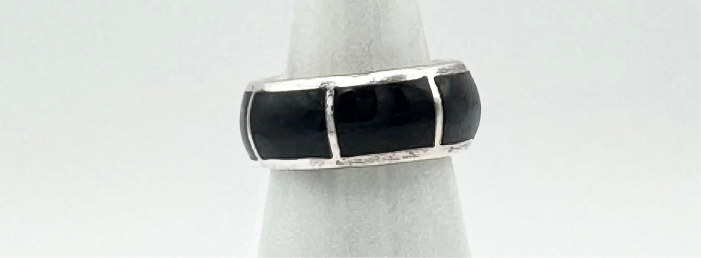 Onyx ring, size J/4.5