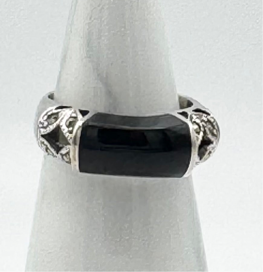 Onyx and marcasite ring, size K/5
