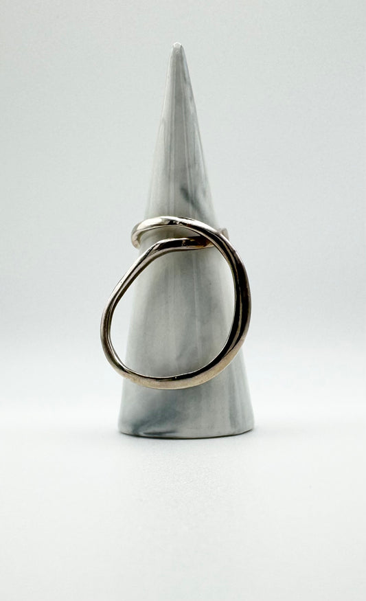 Circular abstract ring, size L/5.5