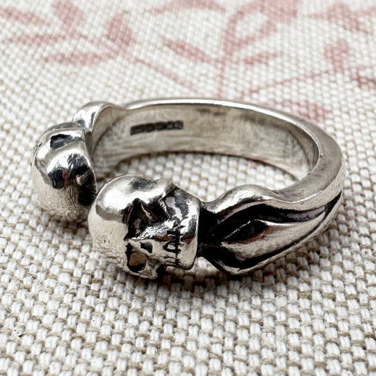 ‘The Great Frog’ double headed open skull ring, size L.5/6