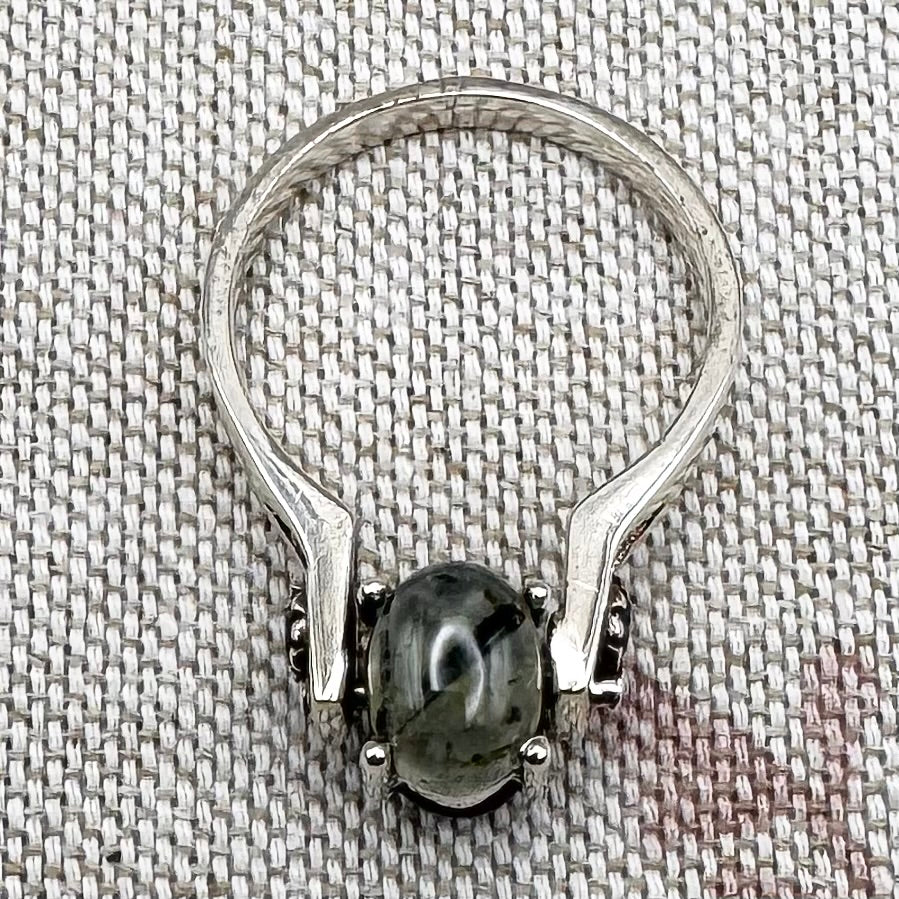 Spinner ring with moss agate & black onyx, size T/9.5