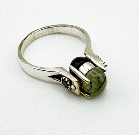 Spinner ring with moss agate & black onyx, size T/9.5