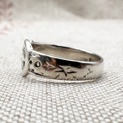 Silver buckle ring with floral detail, hallmarked Birmingham 1977, size M (US 6.25)