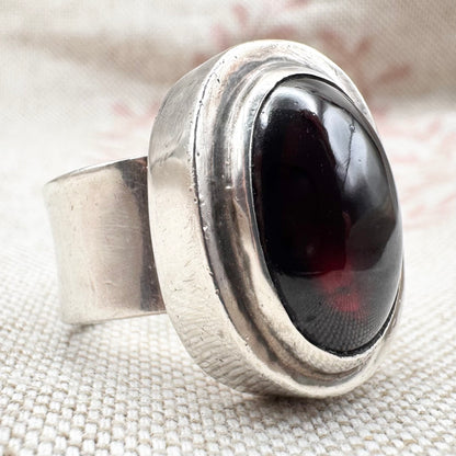 Continental 950 silver and garnet ring, size K.5 (US 5.5)