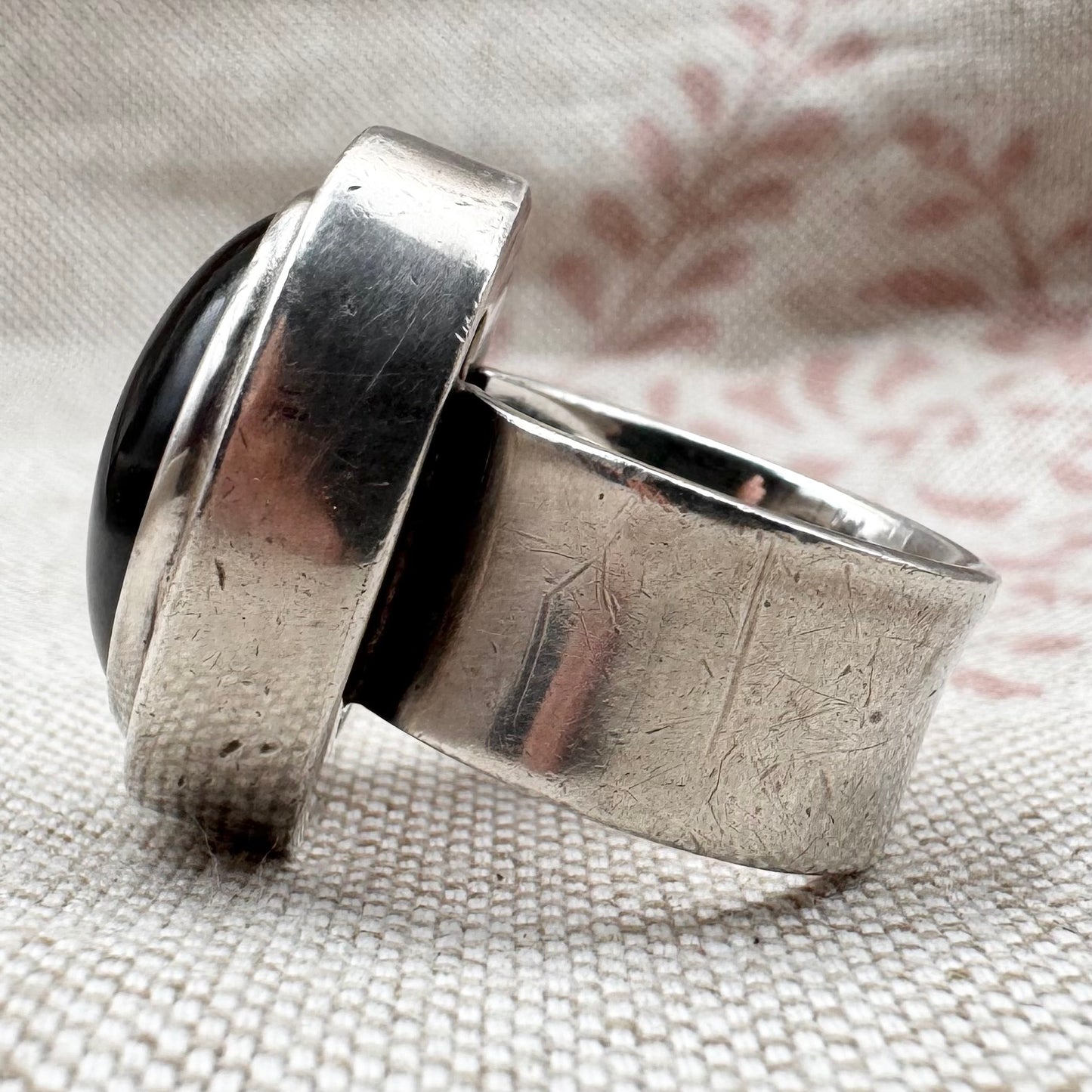 Continental 950 silver and garnet ring, size K.5 (US 5.5)